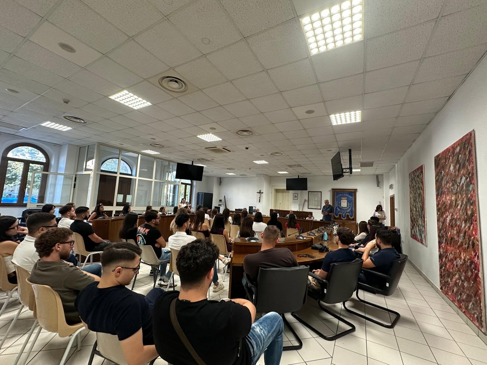 locride-educante-2026-siderno-1 immagine di giovani che cooperano simboleggiante il servizio civile presso civitas solis